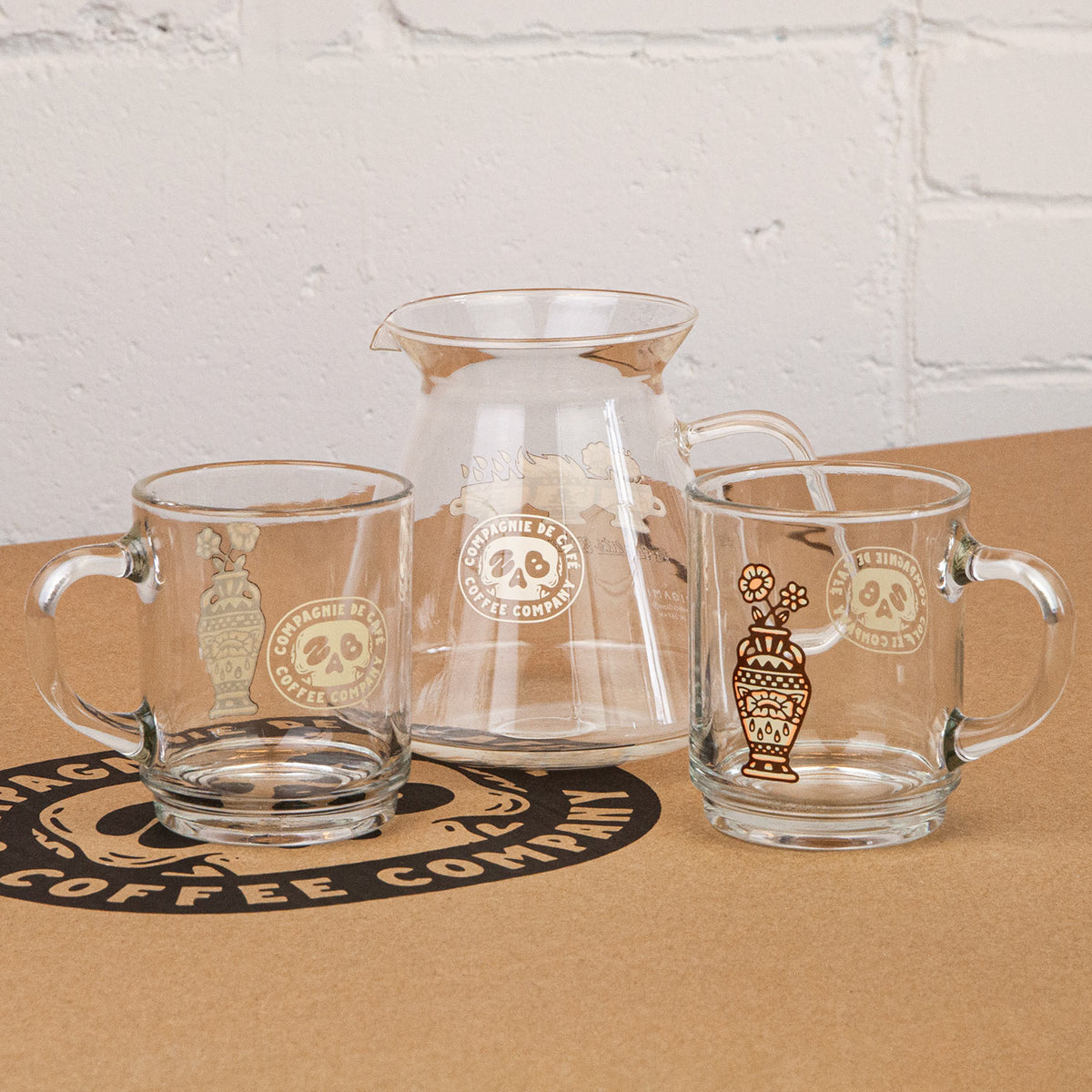 MUGS AND SERVER SET - AMPHORE & CALIX
