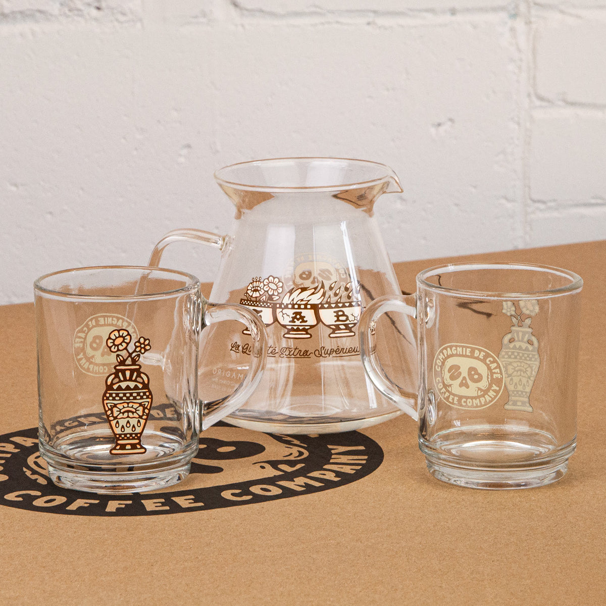 MUGS AND SERVER SET - AMPHORE & CALIX