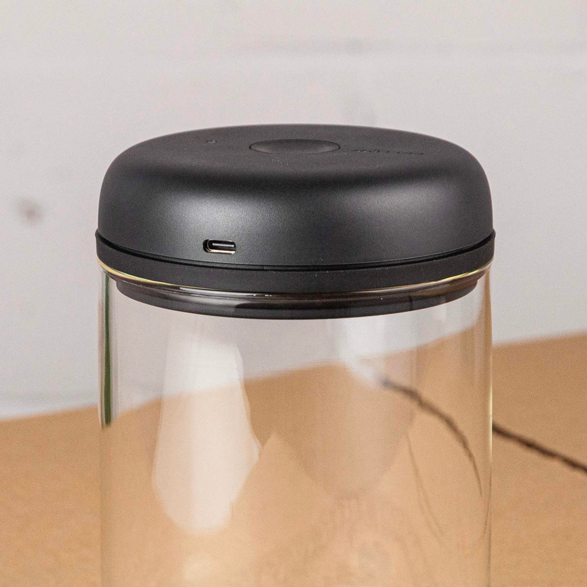 FELLOW - Electric Atmos - Vacuum storage