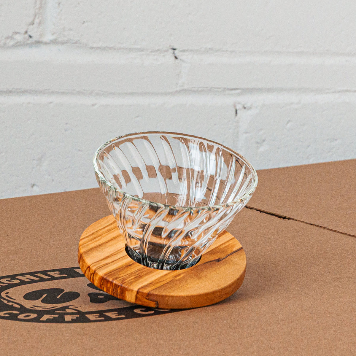 HARIO - DRIPPER V60 - 02 en verre et bois d'olive
