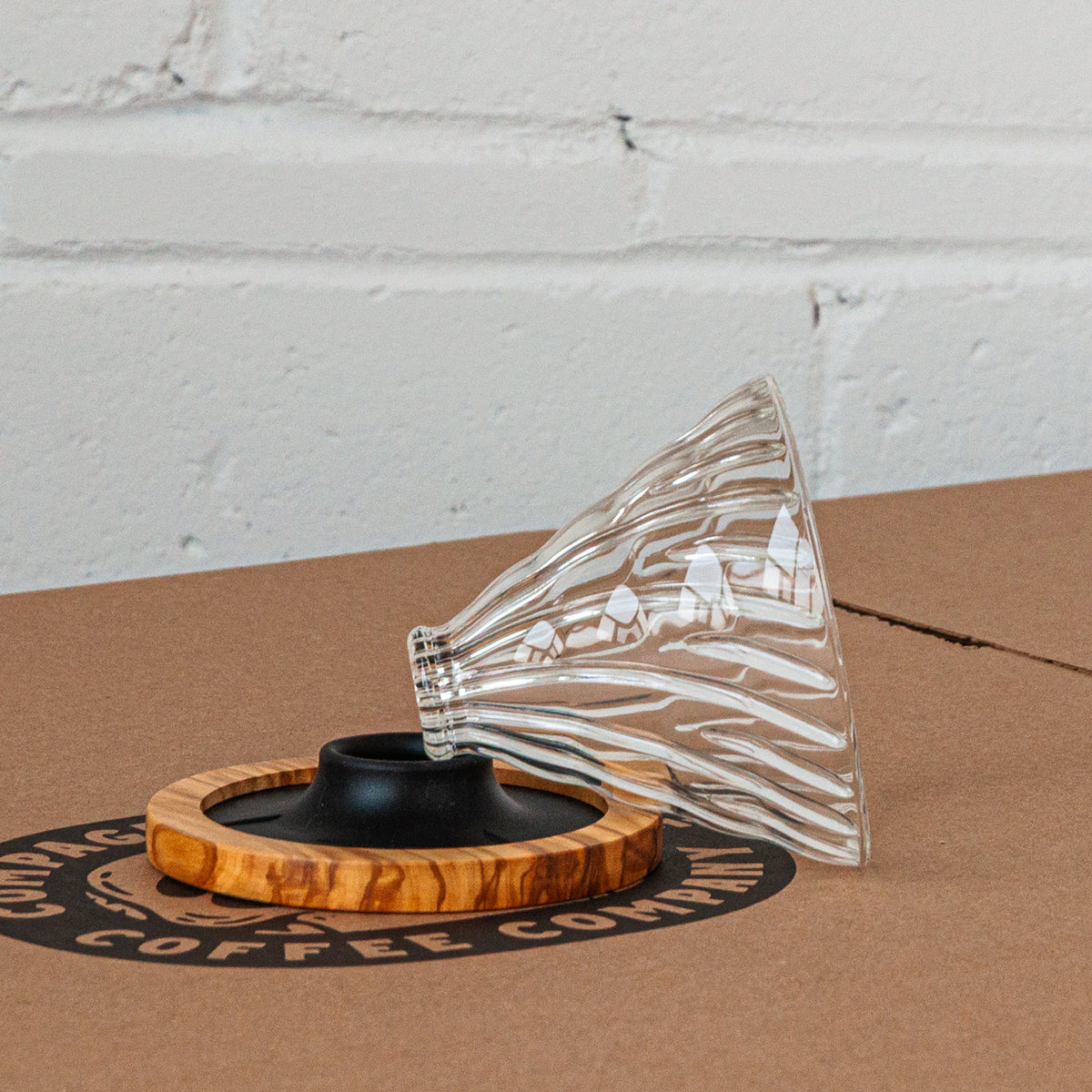 HARIO - DRIPPER V60 - 02 en verre et bois d'olive